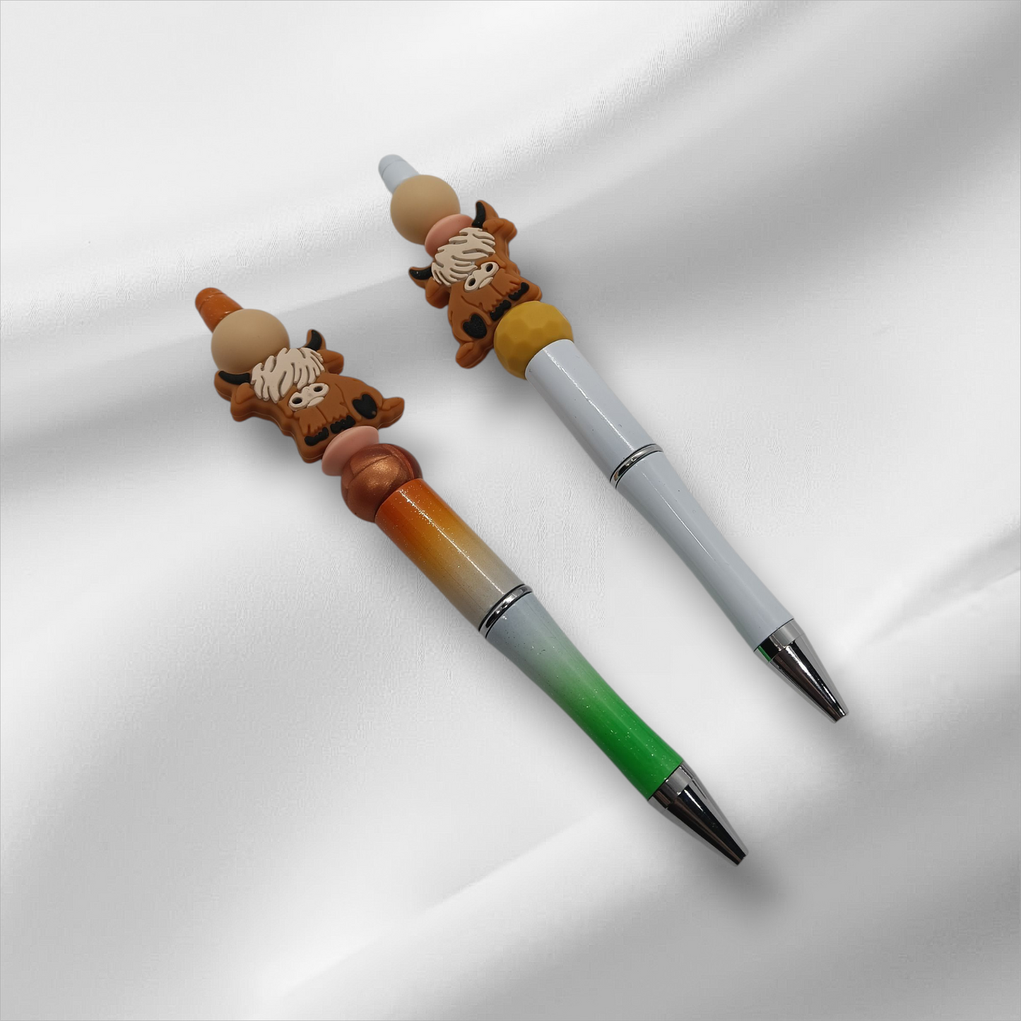 Highland Cow Beaded Pen -Orange+Green/White